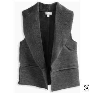 Girls faux furVest NWOT 5/6